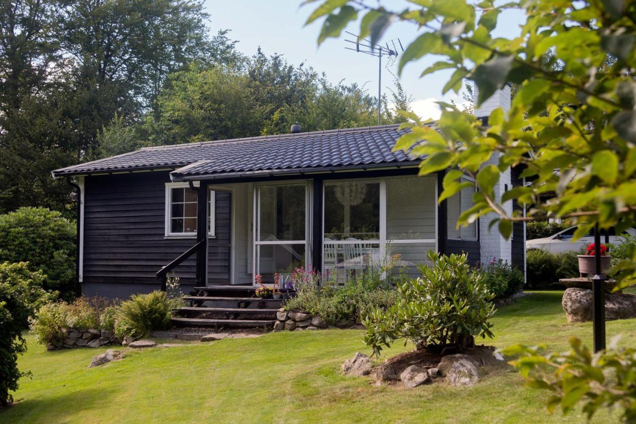 Very Nice Cottage By The Lake. Lursjoen! Hästveda Exterior foto
